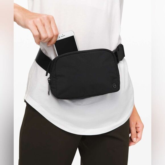 Lululemon Everywhere Belt Bag *Crinkle Nylon 1L Black - Picture 1 of 10